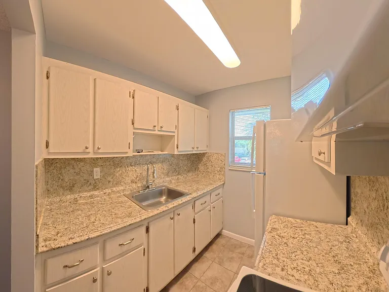2301 SE 4th St #12 — Photo 13
