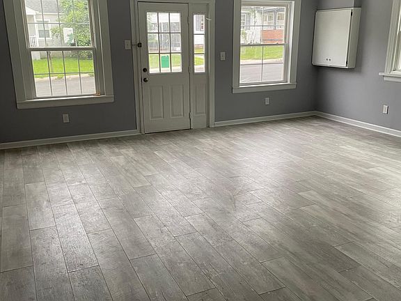 4th image of 2601 Poplar St