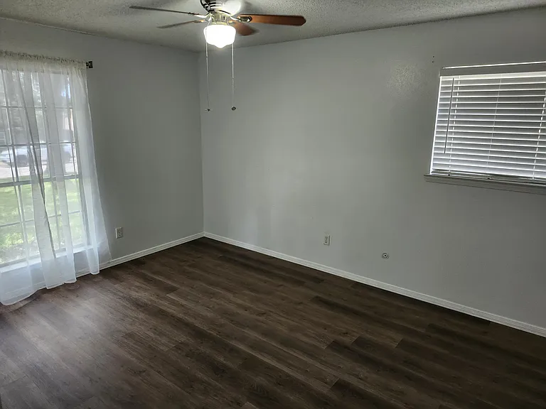 2305 Stockbridge Ct — Photo 26