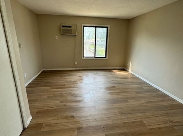 375 Plum St NE #9