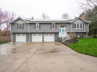 110 Maple Ln, Smithville, MO 64089