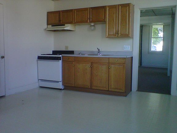 4th image of 5973 Main St