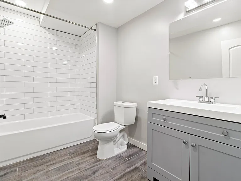1240 E Washington Ln — Photo 23