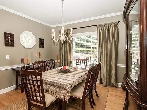 4 bed, 2.5 bath, 2040 sqft, $2,400 — Photo 4