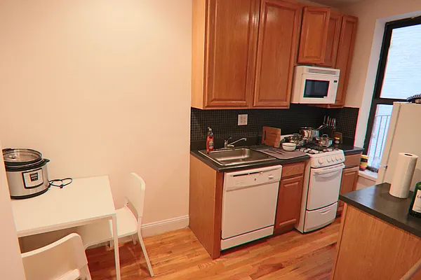 Rented by PMG Real Estate  | media 7