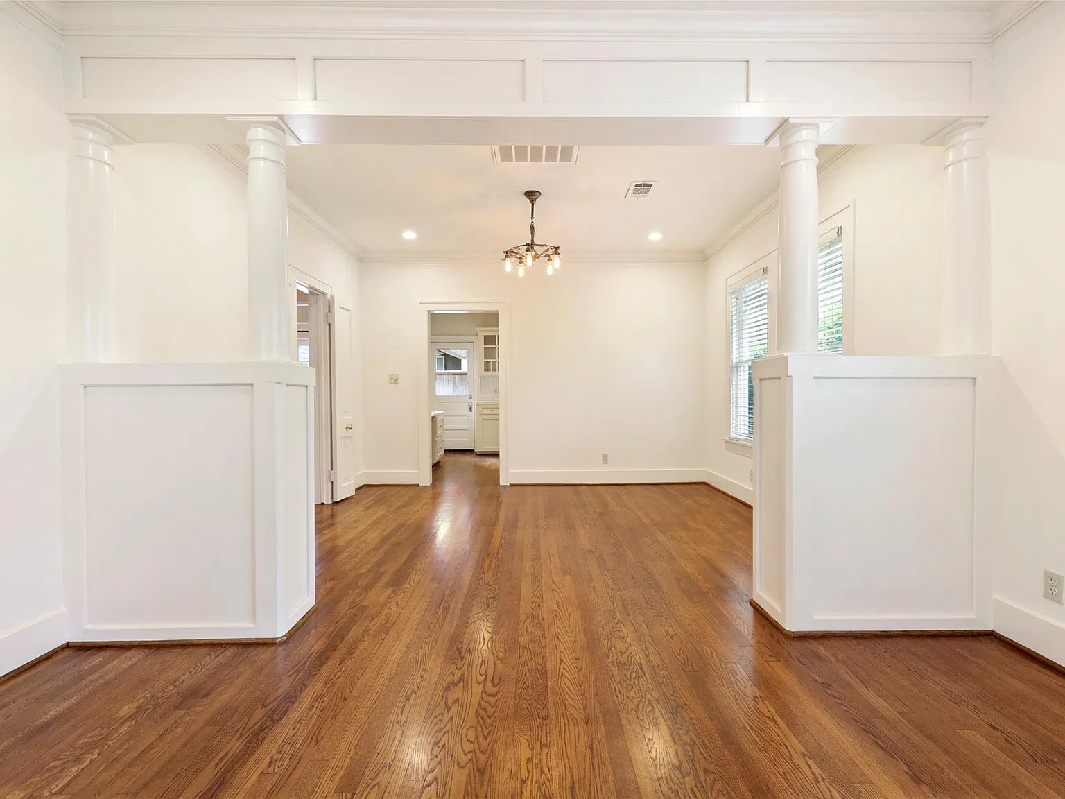 2 bed, 1.0 bath, 1012 sqft, $2,600 — Photo 4