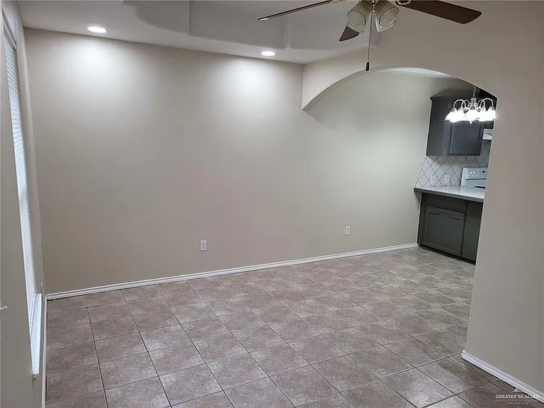 813 W Bronze Dr #4 — Photo 4