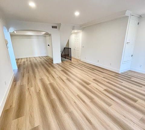 4th image of 1820 Holmby Ave APT 4