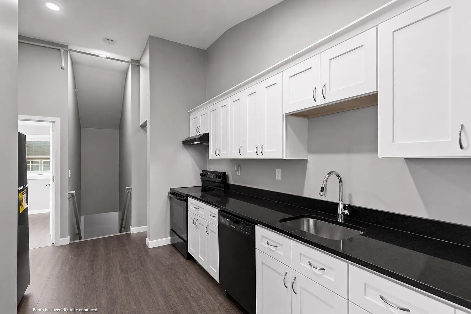 3 bed, 2.0 bath, 990 sqft, $3,000 — Photo 2