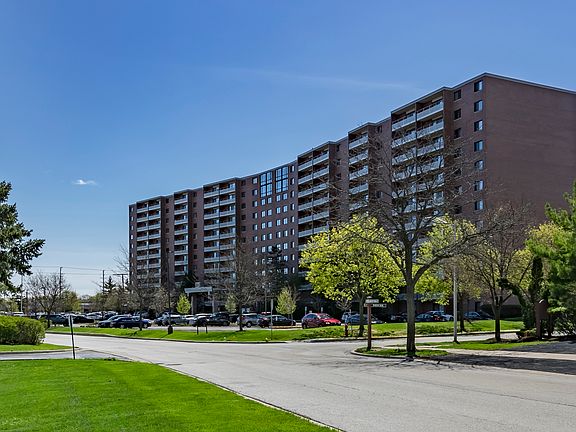 2nd image of 21 Kristin Dr Unit 605