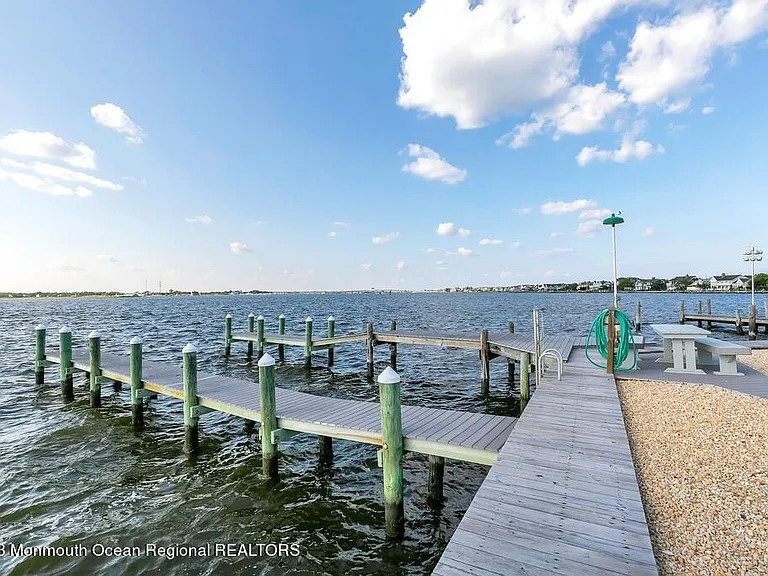 127 Curtis Point Dr — Photo 31