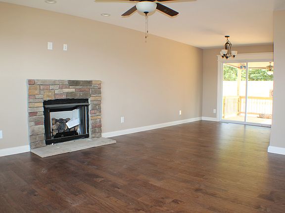4th image of 3445 Bradfield Dr