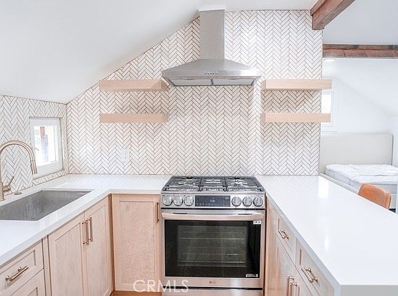 4th image of 1004 Cajon St