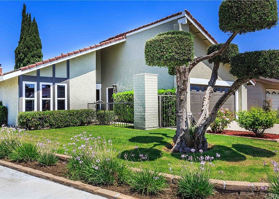 1st image of 4525 E Larkspur Cir