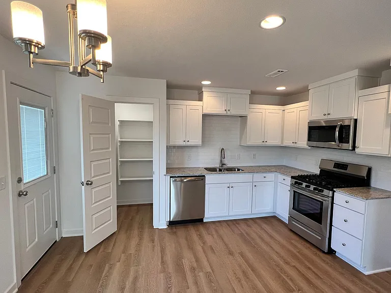 502 Cresswell Dr — Photo 7