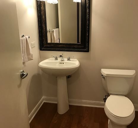 5th image of 130 N Garland Ct APT 1910