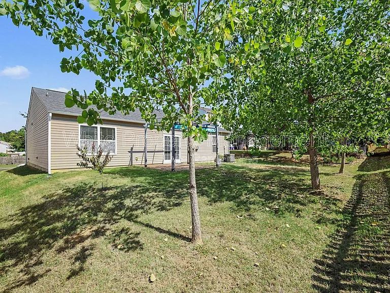 1820 Meadow Crossing Dr — Photo 23