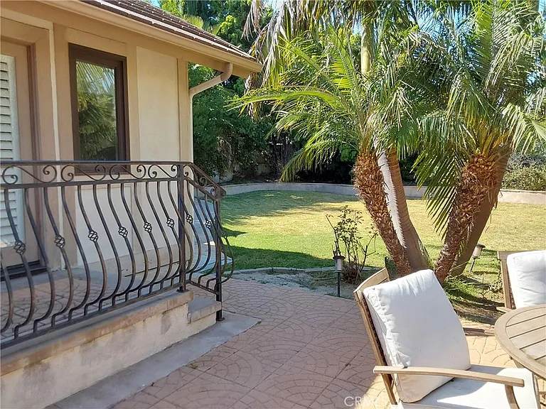 25941 Nellie Gail Rd — Photo 12