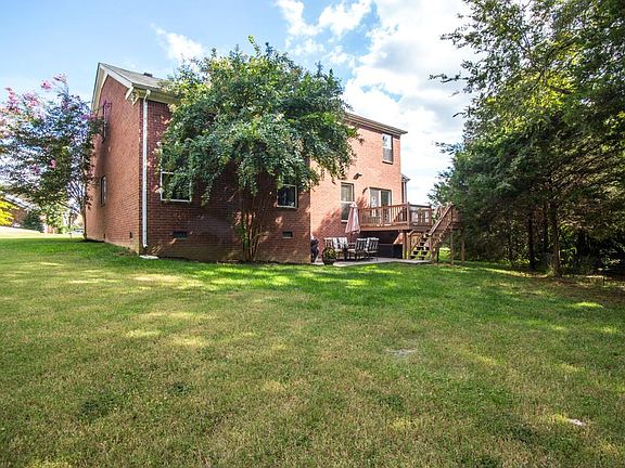 5th image of 207 Chateau Ct