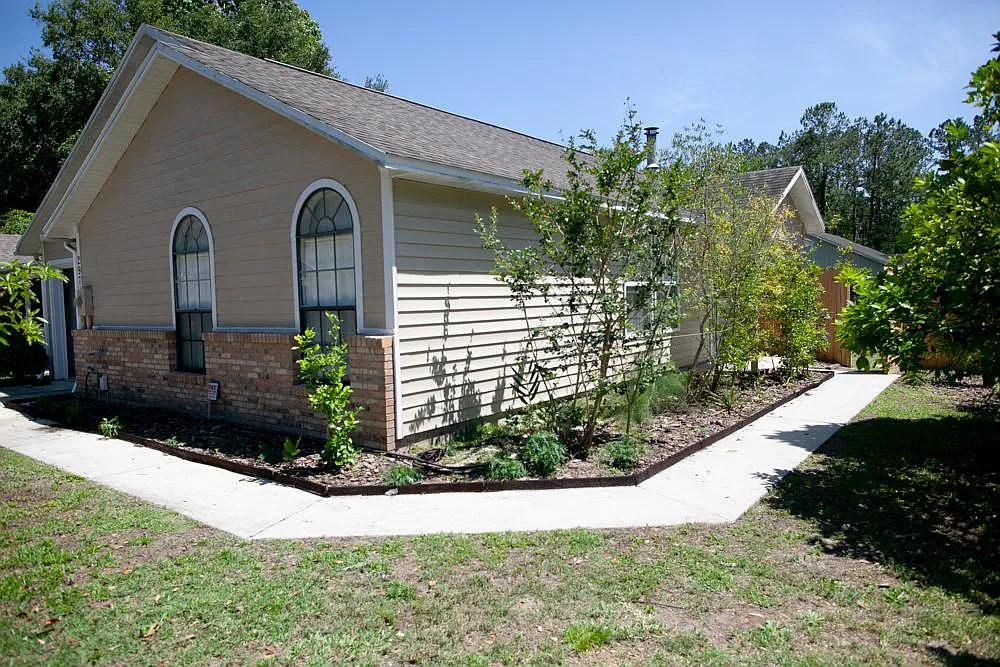 4 bed, 1323 sqft, $2,000 — Photo 3