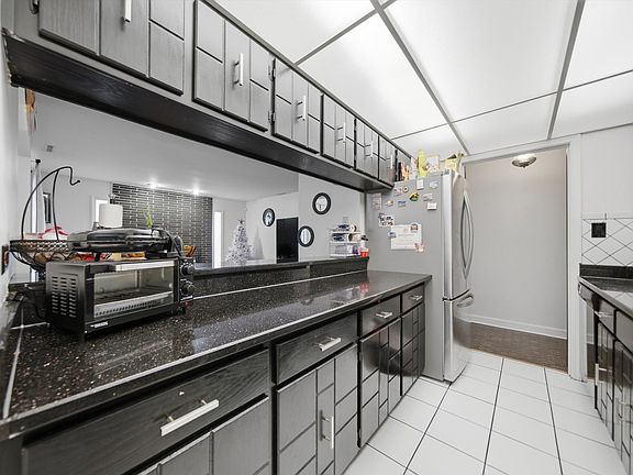 4th image of 4042 Trafalgar Ln #4042