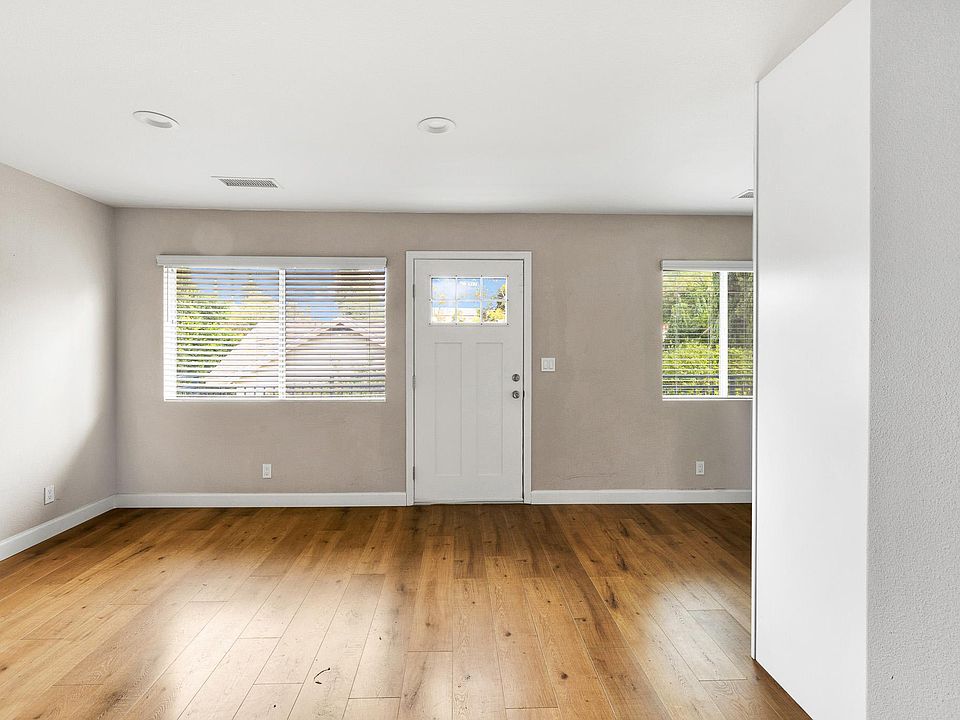 1st image of 10210 Hillhaven Ave APT D