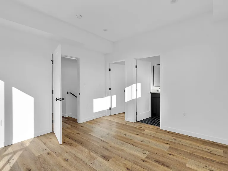 Best Priced Luxury 4 & 5 Bed Townhomes in Mid-City! — Photo 25