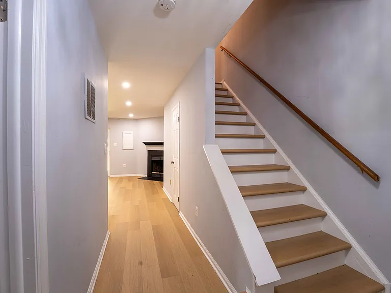 18246 Fox Chase Cir — Photo 14
