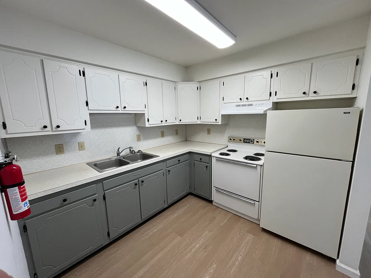 Building Photo - Cresap Knolls