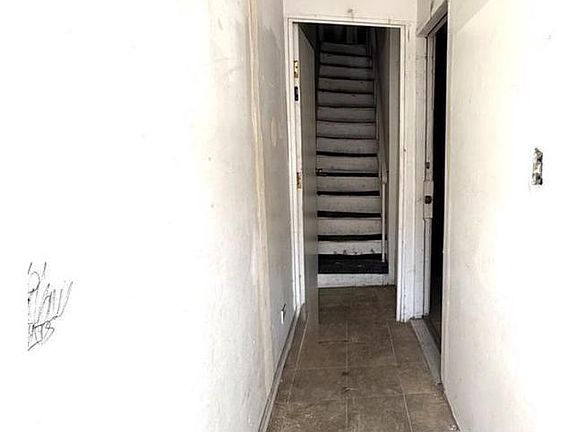 2nd image of 2237 Pierce St
