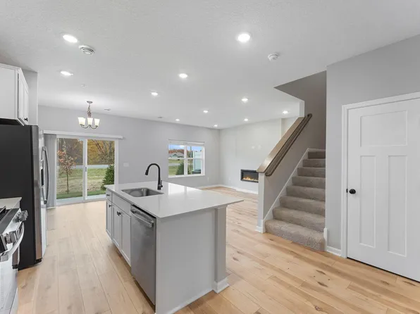 675 Tulare Ter, Newport, MN 55055