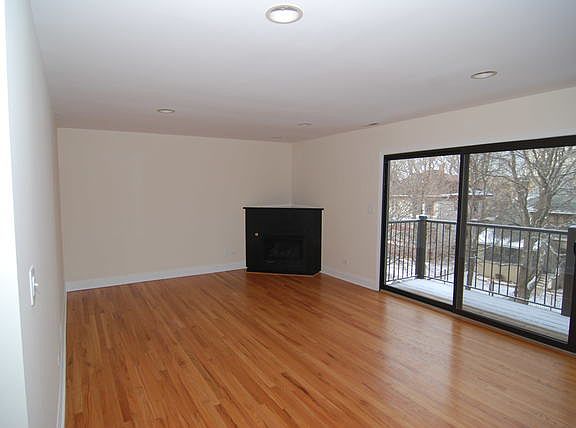3rd image of 1711 W Jarvis Ave #6