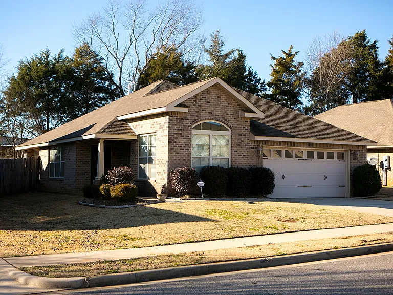 307 Dovington Dr — Photo 1