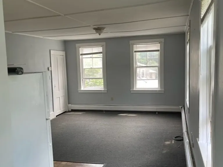 38 Railroad St — Photo 3