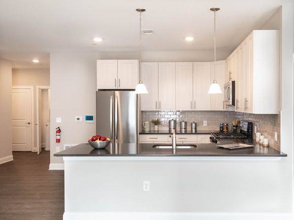 100 Locust Ave #613
