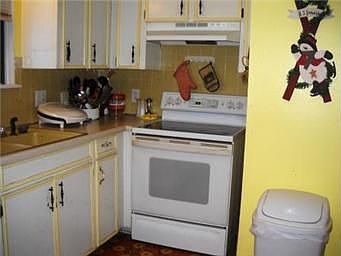 4th image of 104 Town Court Cir