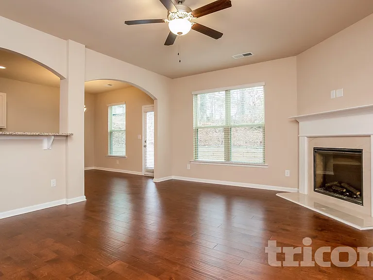 216 Stillwood Dr — Photo 2