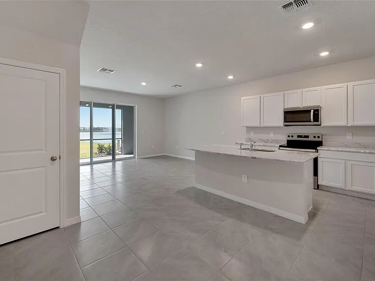 17444 Crescent Moon Loop — Photo 4