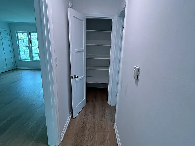 410 1/4 Shirley Pl — Photo 15