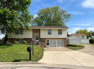 4 Brian Ct, Savoy, IL 61874
