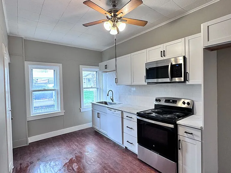 302-308 W Main St — Photo 22