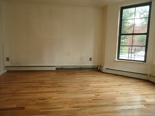 4th image of 418 Carlton Ave #2
