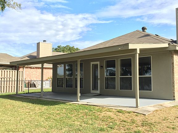 Covered Back Patio on the Lake
