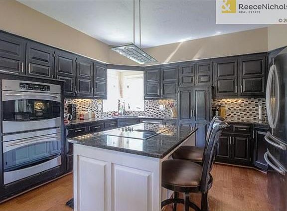 5th image of 401 NW Essex Dr