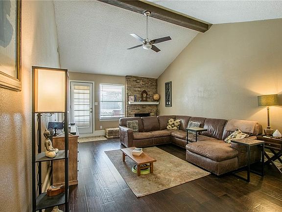 3rd image of 2719 Trail Oak Ct