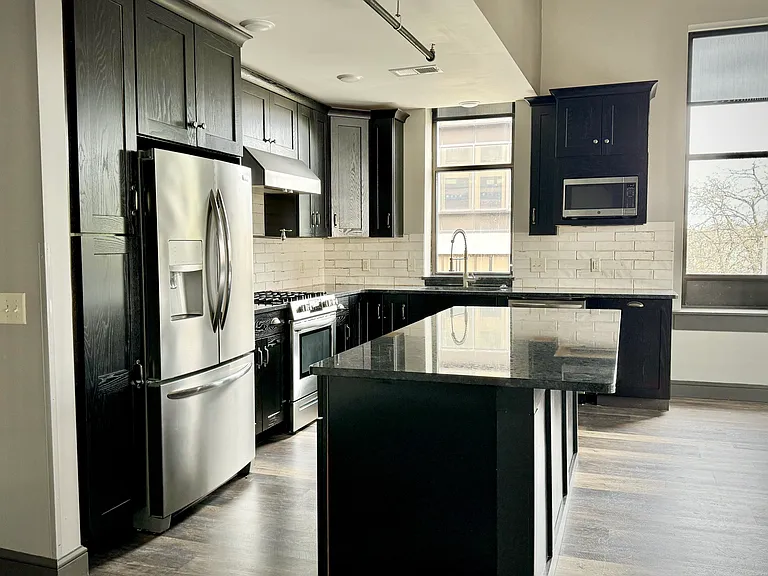 625 Adams St #4 — Photo 7