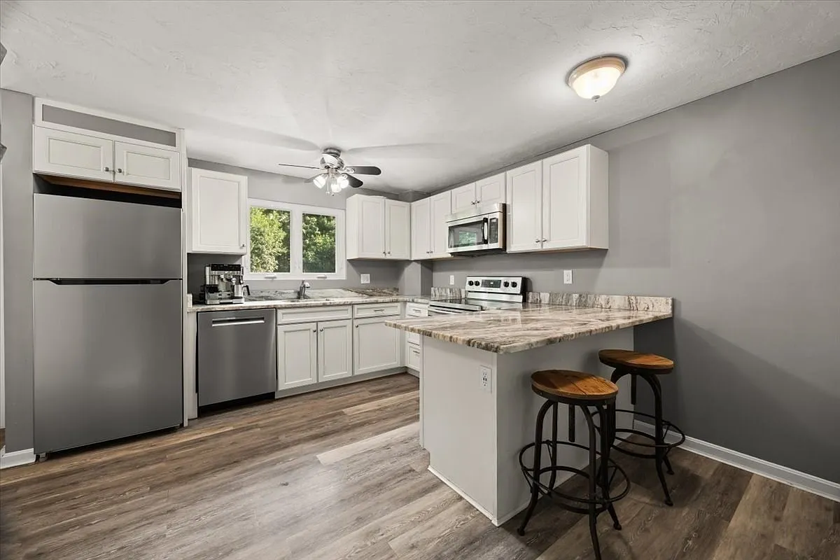 2 bed, 1.5 bath, 1008 sqft, $2,650 — Photo 3