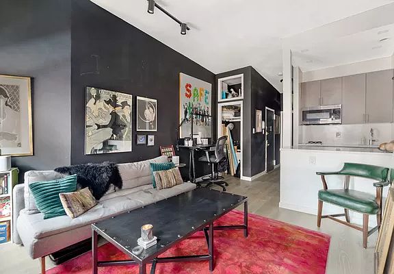 4th image of 227 E 12th St APT 4A