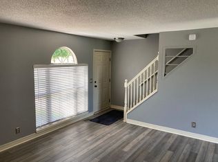 209 Stonebridge Ln, Smithville, MO 64089