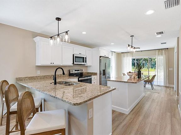 3rd image of 515 E ANDERSON AVENUE